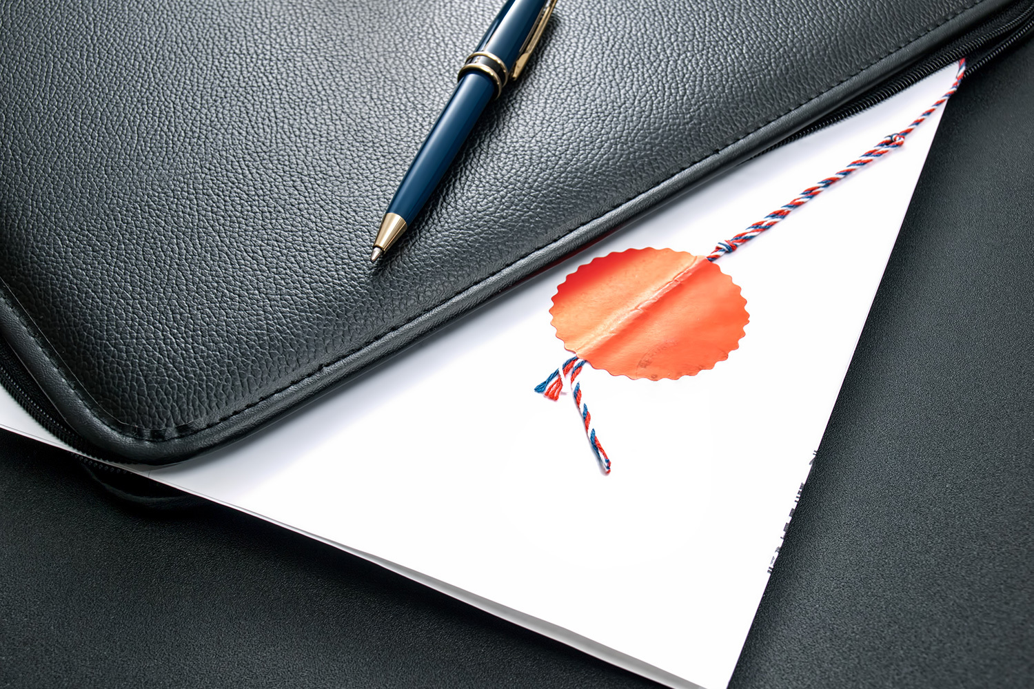 <span style="font-weight: bold;">Составление договоров, претензий, исков</span>